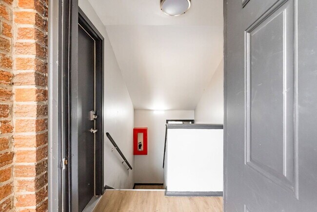 Foto del edificio - 611 Riverview Dr