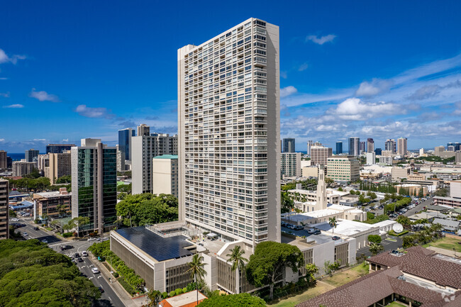 Building Photo - Banyan Tree Plaza