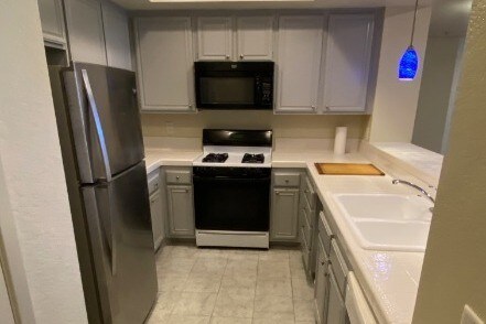 Kitchen - 2551 Plaza del Amo