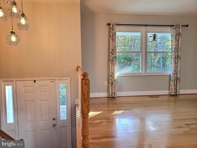 Building Photo - 16010 Woodlark Dr