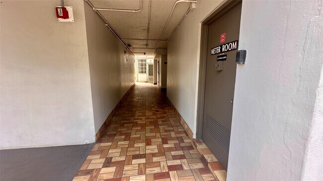 Foto del edificio - 4899 NW 26th Ct