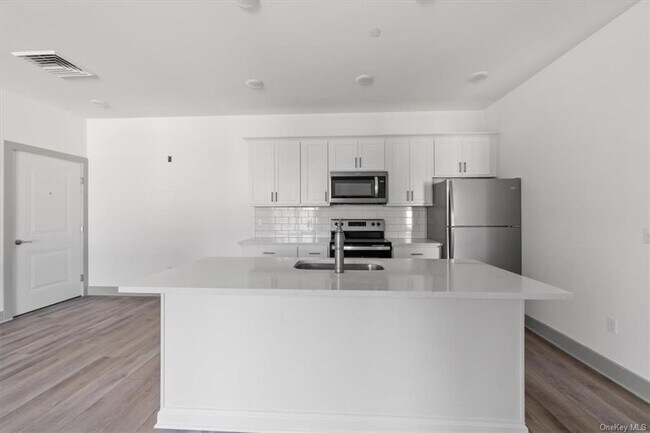 Foto del edificio - 75 Forester Ave
