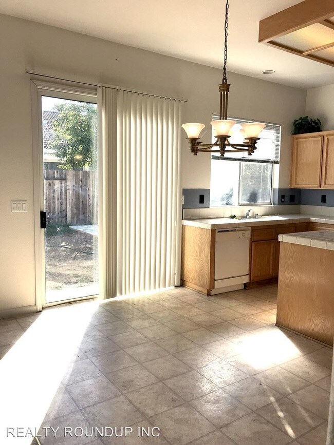 Foto del edificio - 4 br, 2.5 bath House - 8158 Pond Brook Way