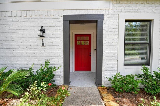 Foto del edificio - 18 Hickory Oak Dr