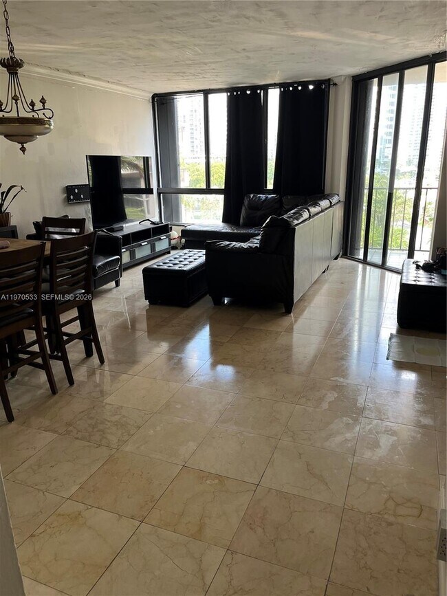 Foto del edificio - 520 Brickell Key Dr