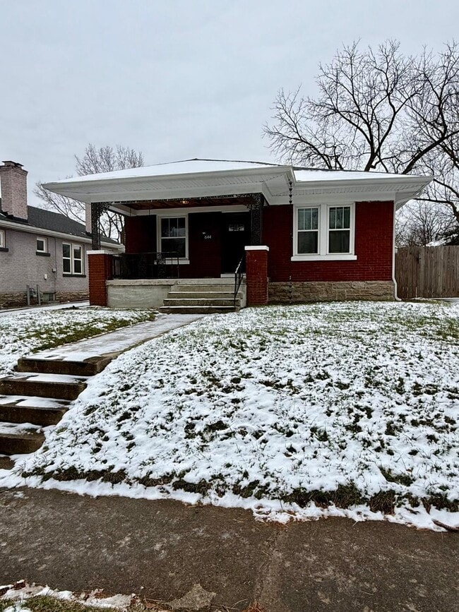 Building Photo - 644 Bellaire Ave