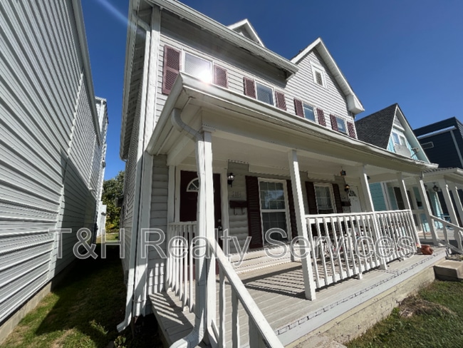 Building Photo - 2114 Woodlawn Ave