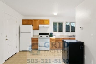 Building Photo - 5023 SE 62nd Ave