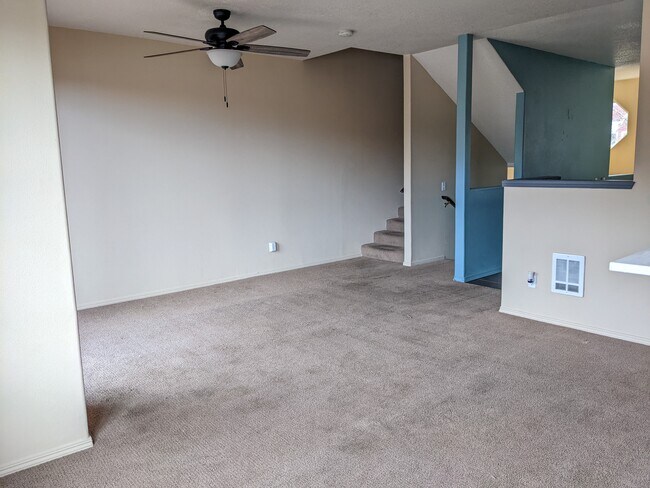 Building Photo - 117 NW Battaglia Ave