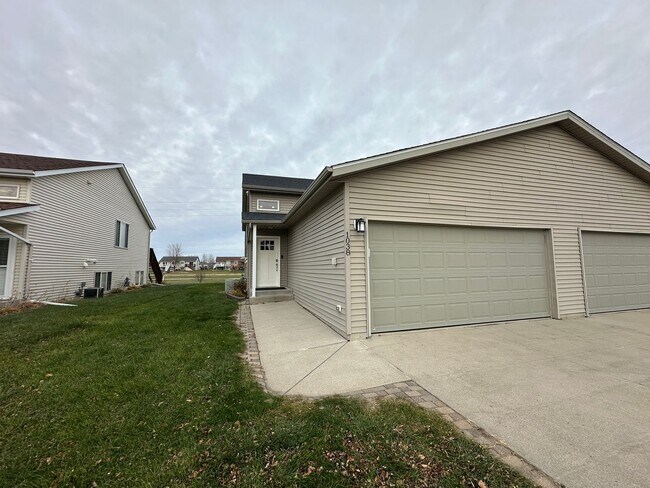 Foto del edificio - 3 Bedroom, 2 Bathroom Home in West Fargo - $1895