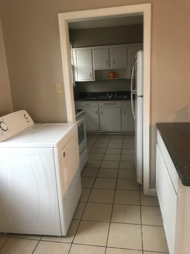 Foto del edificio - 2616 Dwight Rd