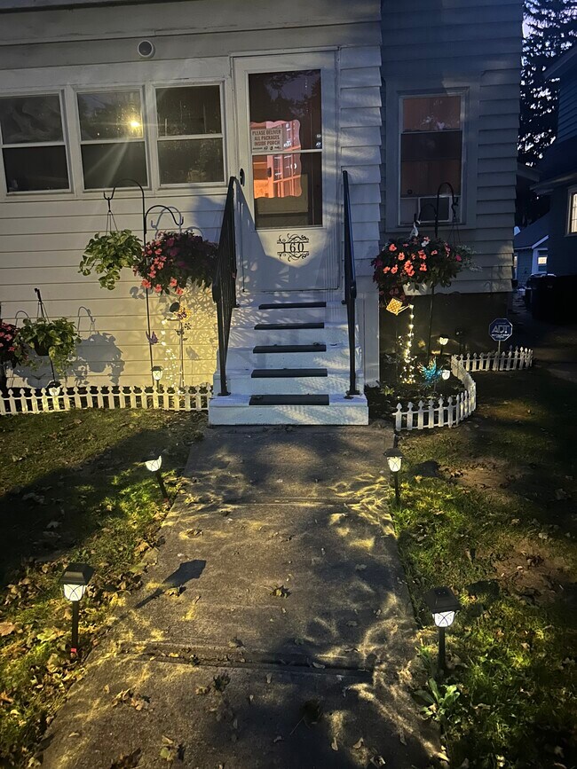 Foto del edificio - 160 Stafford Ave