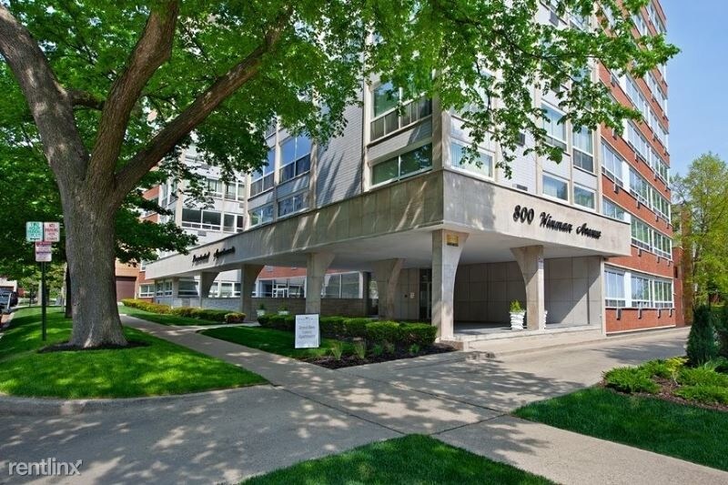 Foto principal - 615 Hinman Ave