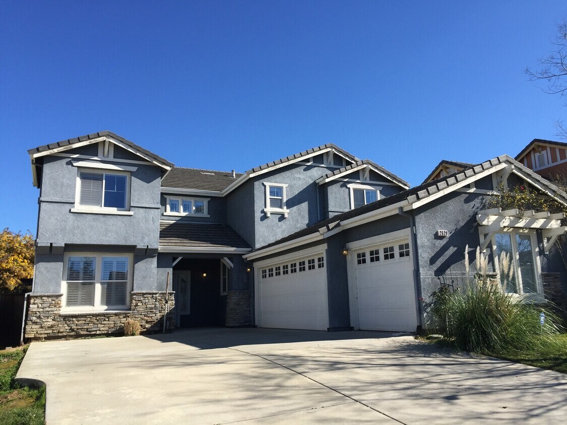 Foto principal - 4 Bed, 3.5 Bath Antioch Home with Loft