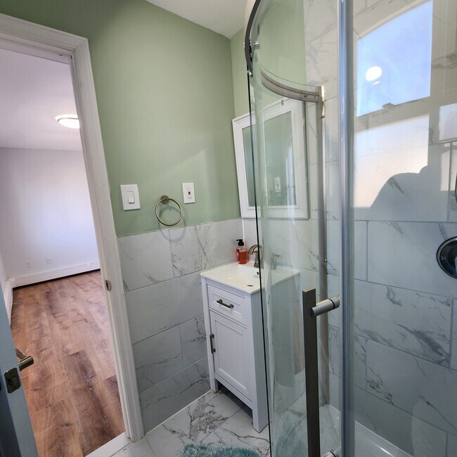 New en suite bath - 13624 220th Plz