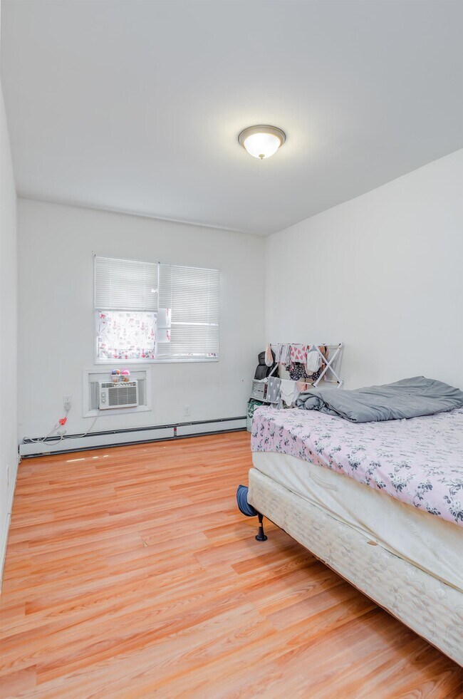 Foto del edificio - 77 Wallis Ave