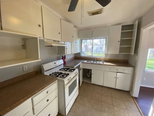 Building Photo - 5810 Belmark St