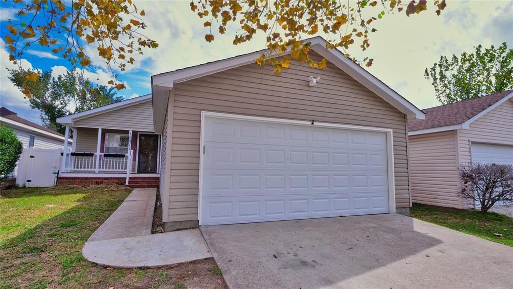 Primary Photo - 10011 Berrybriar Ln