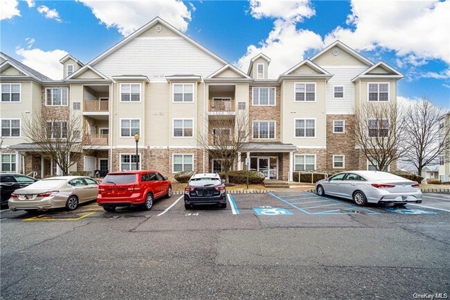 Building Photo - 923 Tower Ridge Cir