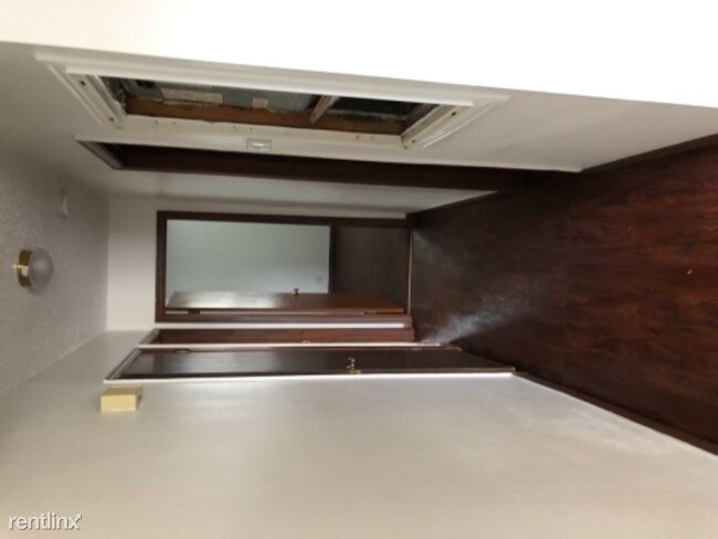 Building Photo - 704 Colony Dr