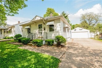 Building Photo - 1090 N Oakcrest Ave.