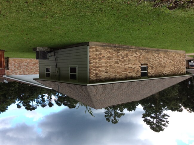 Foto del edificio - 44107 Lake Village Rd