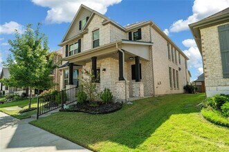 Building Photo - 2093 Almassera Dr
