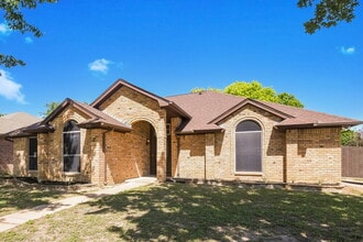 Building Photo - 5900 Ravenya St
