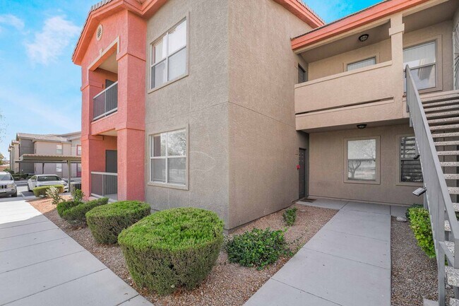Foto del edificio - Beautiful Condo with Spacious Layout!