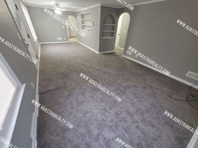 Building Photo - Spacious Raytown Home-Available NOW!!