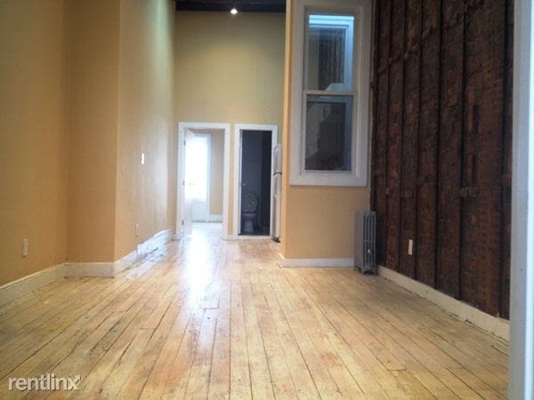 Primary Photo - 90 Menahan St