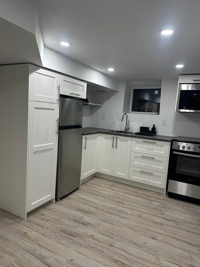 New appliances - 1026 Mount Pleasant Rd