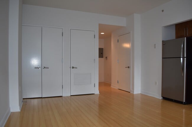 Building Photo - Chic Studio in Washington Heights