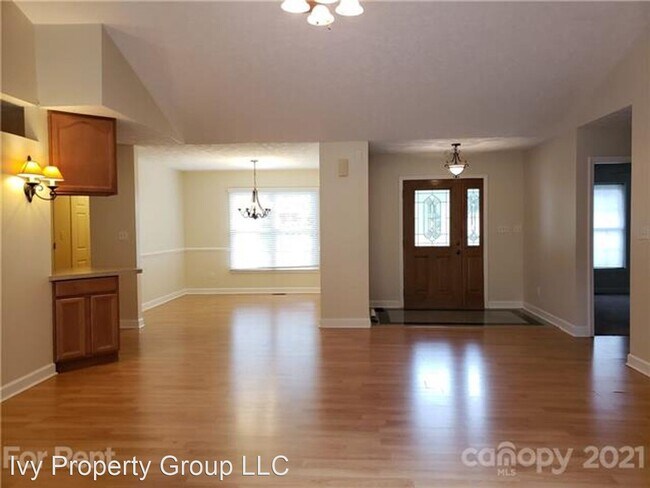 Building Photo - 3 br, 2 bath House - 8484 Mayflower Ct.