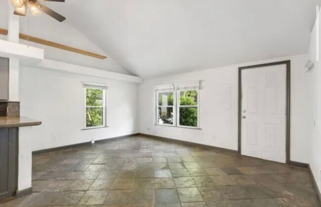 Foto del edificio - 2822 W College St