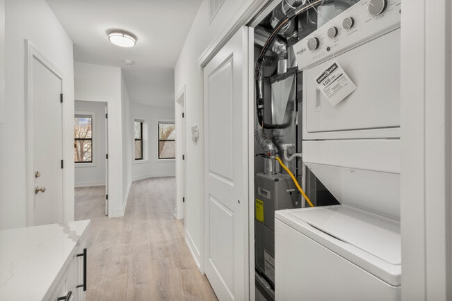 Building Photo - 1904 N Whipple St