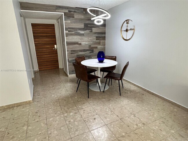 Foto del edificio - 1605 Meridian Ave