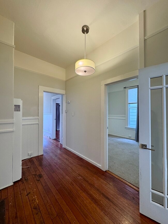 Building Photo - 609 Diamond St