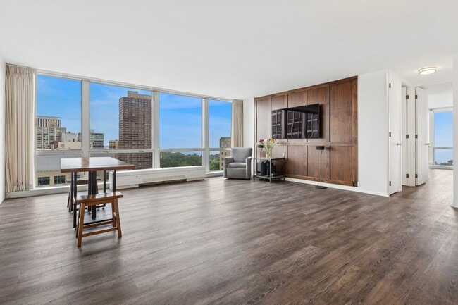 Building Photo - 330 W Diversey Pkwy