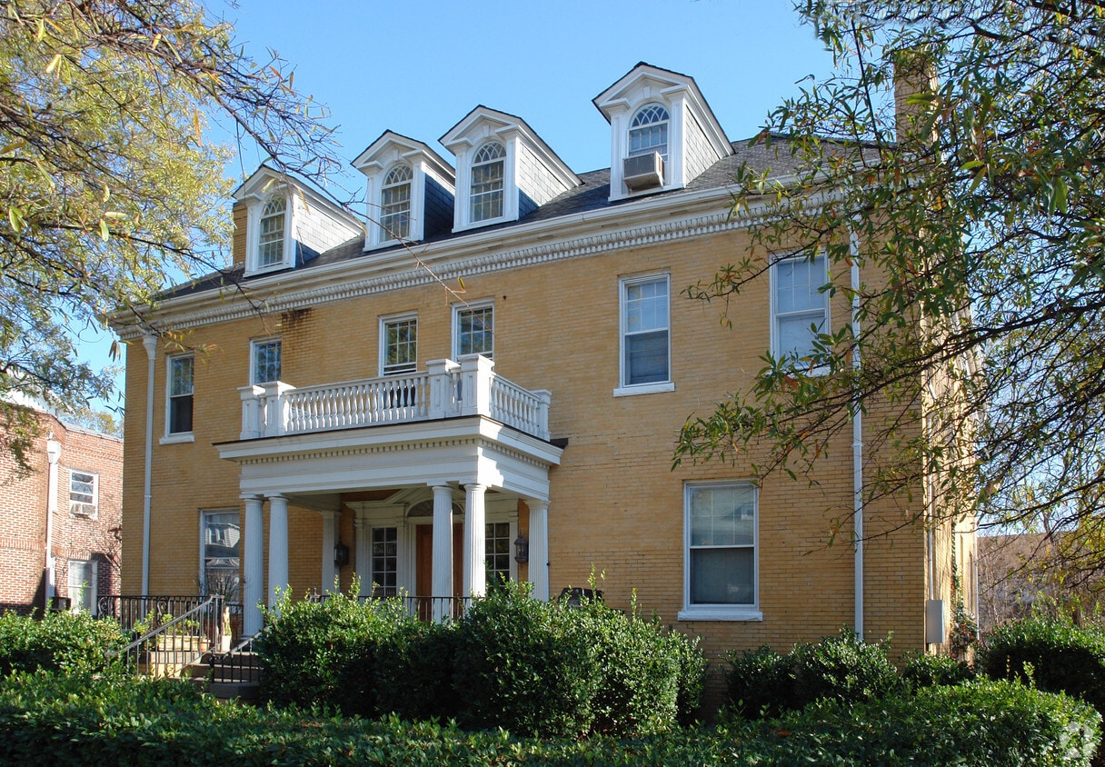 Primary Photo - 1400 Colonial Ave