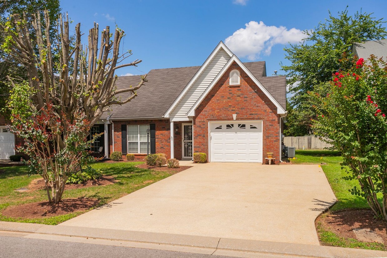 Primary Photo - Lovely Townhome in Murfreesboro!