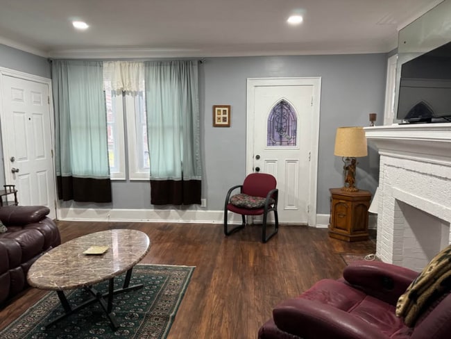 Building Photo - 2636 Pasadena St