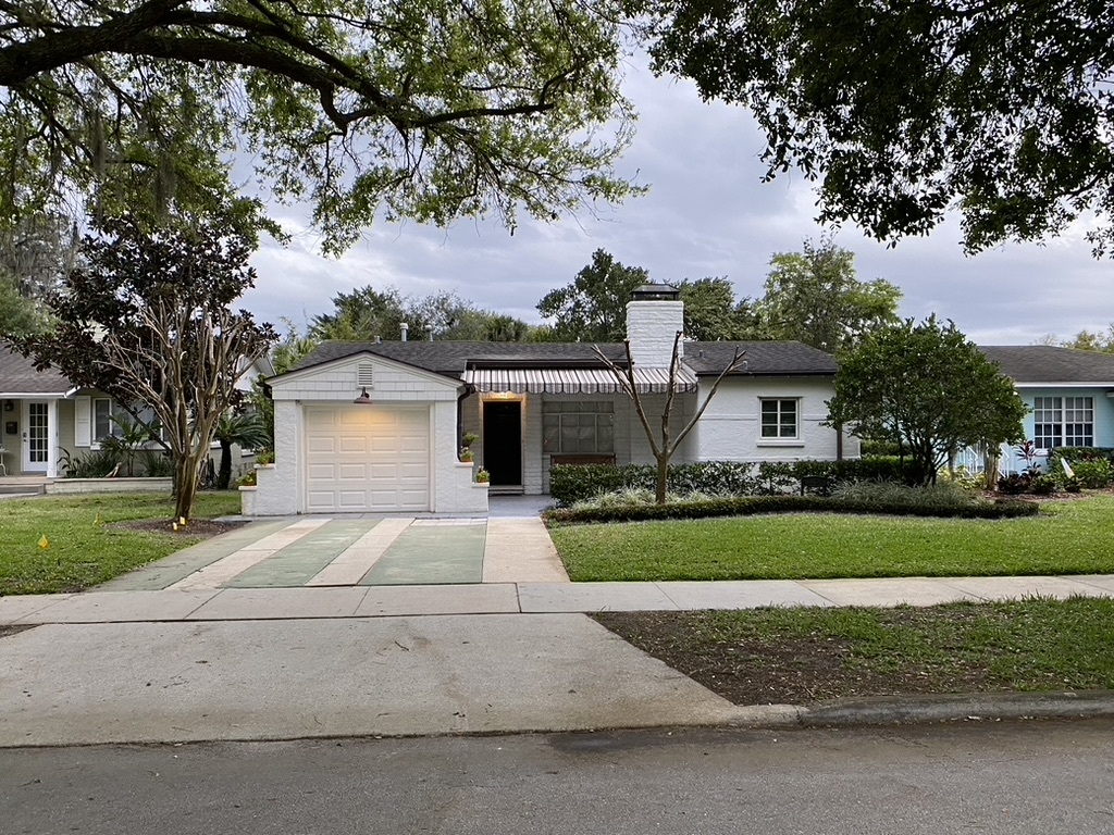 Professional landscaped (lawn maint included) - 1574 Cavendish Road