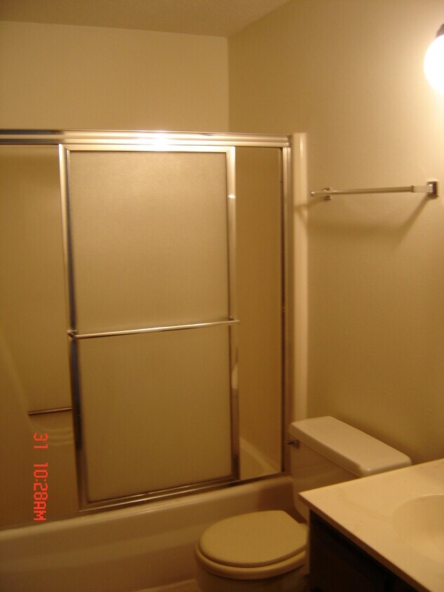 Building Photo - Rent: $1650, Cute 3 Bedroom Home