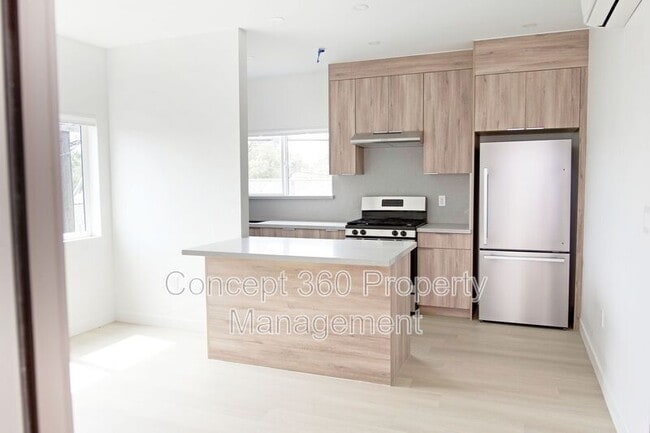 Building Photo - 2293 Termino Ave