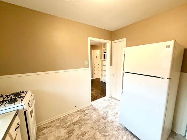 Foto del edificio - Beautiful 1 bedroom duplex in the heart of it all.