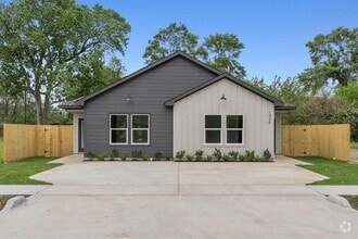 Building Photo - 1026 Junell St