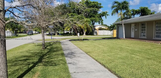 Building Photo - 9249 SW 183rd Terrace