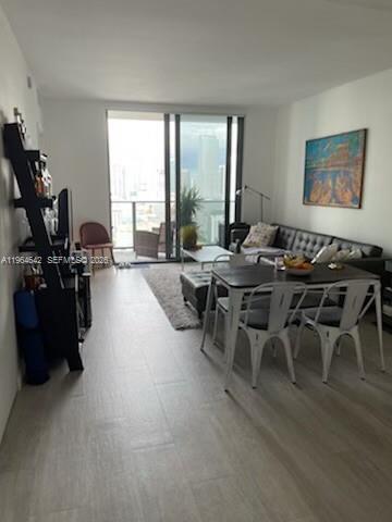 Foto del edificio - 45 SW 9th St