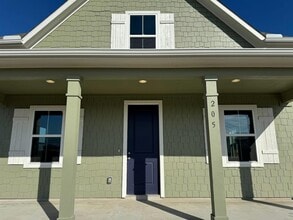Building Photo - 205 Elm Br Trl